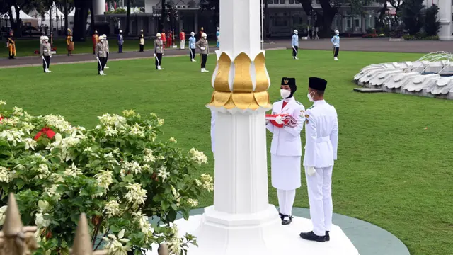 Presiden Jokowi Saat Pimpin Upacara di Istana Merdeka