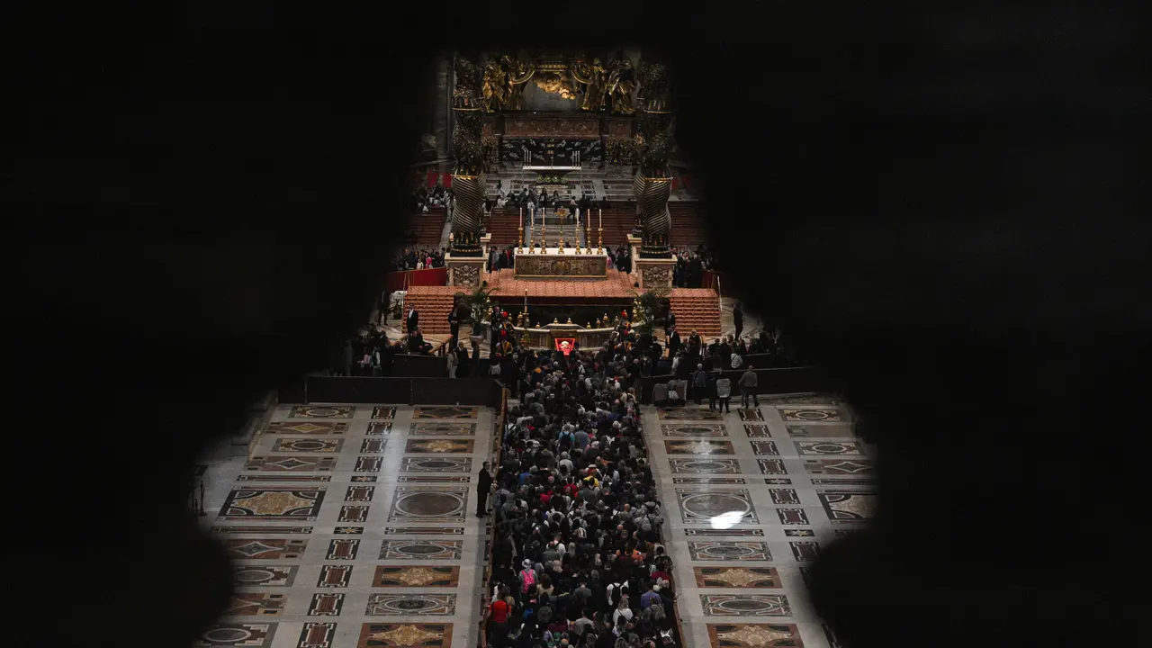 Lebih dari 128.000 Orang Melayat Paus Fransiskus di Basilika Santo Petrus