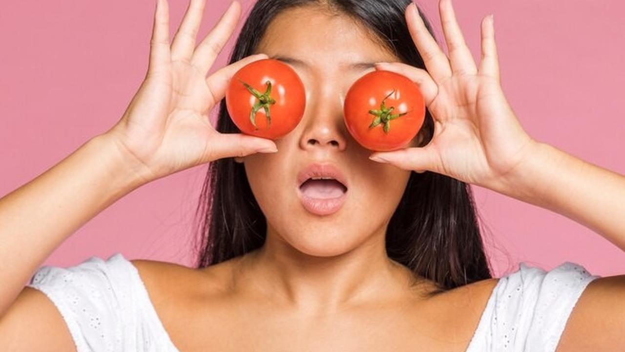Mulai dari tomat sayur hingga kumato, setiap jenis tomat memberikan kontribusi yang bagus bagi kesehatan tubuh. Mari kita eksplorasi lebih dalam 10 jenis tomat yang menarik ini!