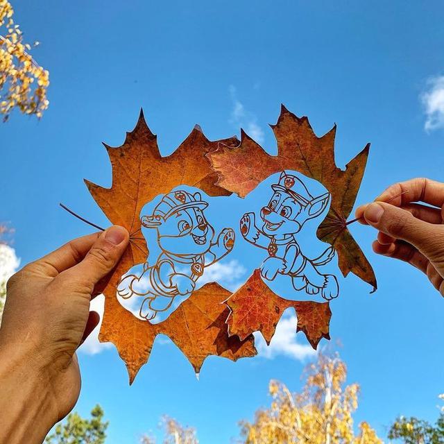 6 Potret Ukiran Daun Tema Kartun Ini Unik, Gambarkan Tokoh dengan Detail
