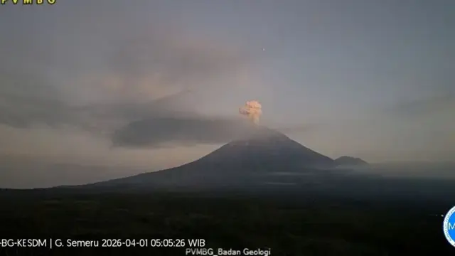 Pengamatan visual, Gunung Semeru di perbatasan Kabupaten Lumajang dan Malang, Jawa Timur (Jatim) erupsi 16 kali.