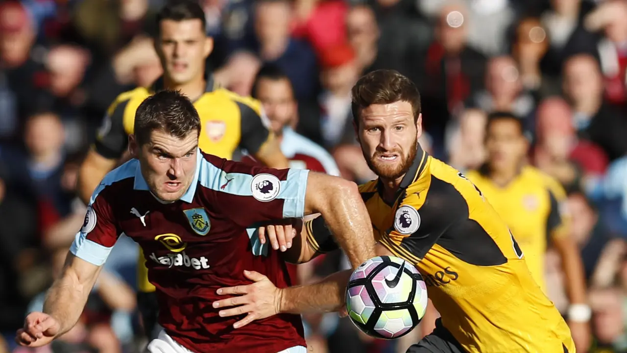 Bek Arsenal Shkodran Mustafi saat melawan Burnley (Reuters / Jason Cairnduff)