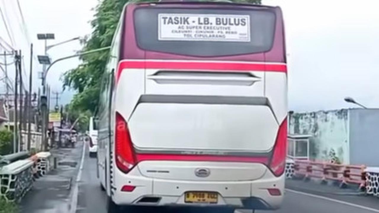 Mengemudi sebuah bus memang bukan sesuatu yang mudah. Selain harus paham karakter bus, pengemudi juga harus memiliki perasaan dan ketepatan dalam mengambil keputusan saat berkendara.