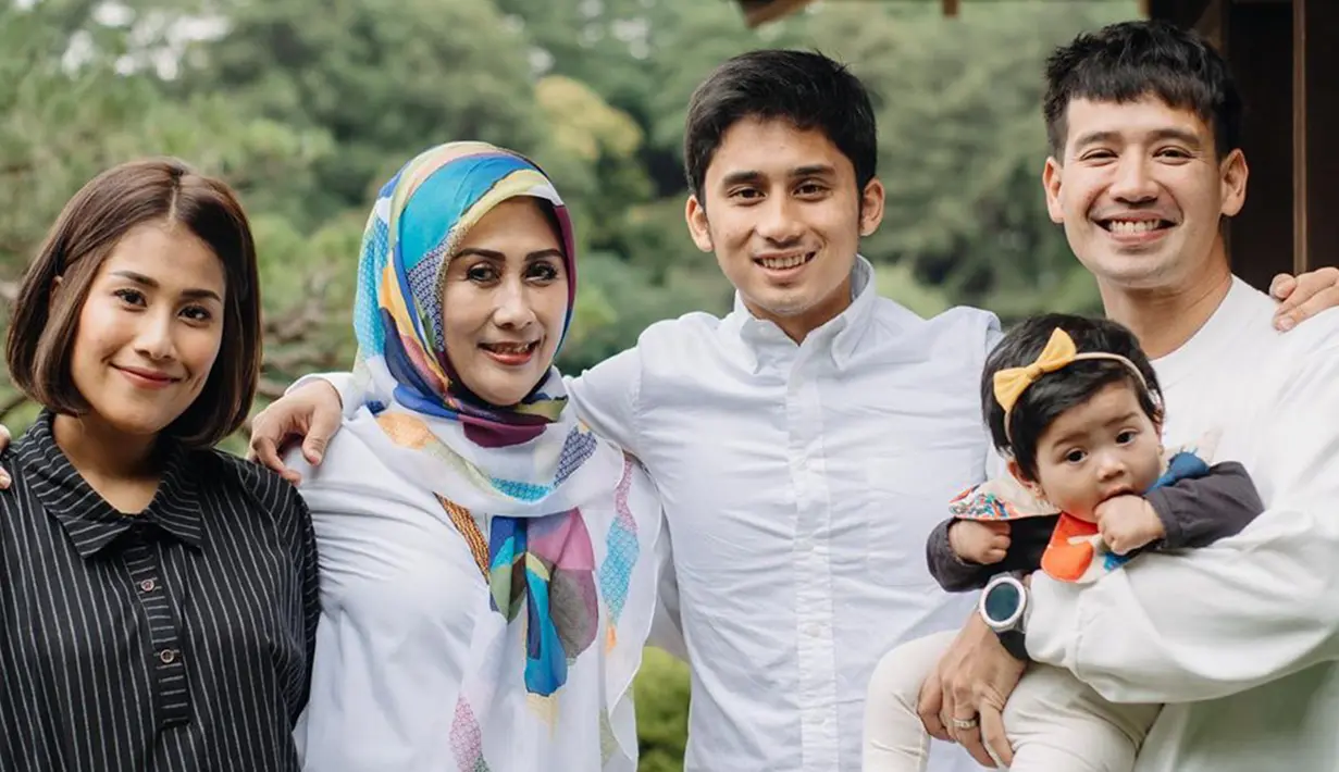 Kakak kandung Alshad, Gya Sadiqah telah menikah dengan Tarra Budiman, sehingga ia juga merupakan adik ipar dari artis Tarra Budiman. (Liputan6.com/IG/@alshadahmad)