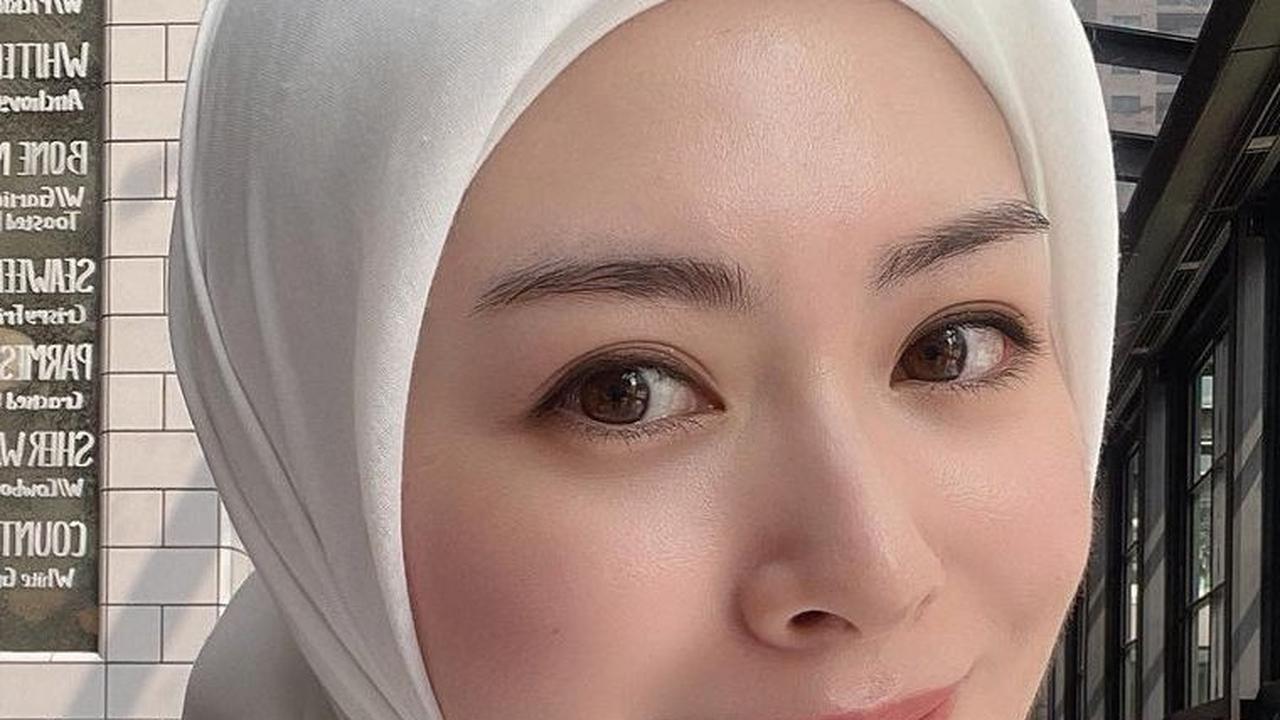 Menyimpan Cerita Perjalanan Hijrahnya dalam Buku&nbsp; <br>