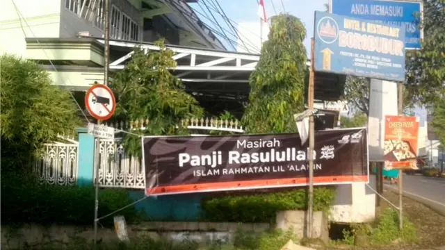 Atribut khilafah terpasang di berbagai sudut Cilacap. (Foto: Liputan6.com/FKUB Cilacap/Muhamad Ridlo)
