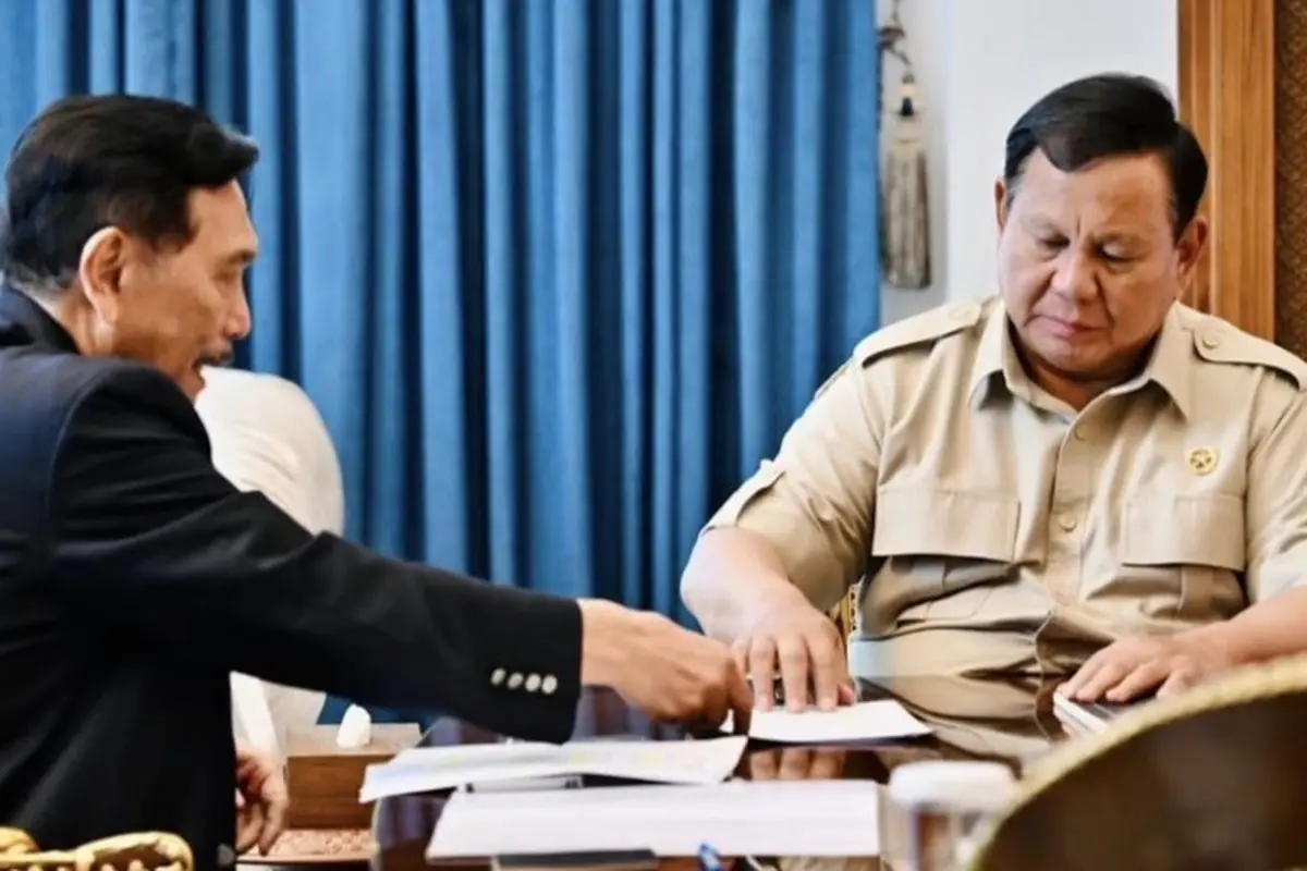 Presiden Prabowo Subianto menerima Ketua Dewan Ekonomi Nasional (DEN), Luhut Binsar Pandjaitan di Istana Merdeka Jakarta.