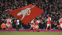 Para pemain Arsenal merayakan gol bunuh diri yang dilakukan pemain Tottenham, Kevin Wimmer pada lanjutan Premier League 2016-2017 di Emirates Stadium, London (6/11/2016). (Reuters/Toby Melville)