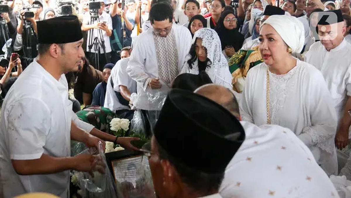 Haru Selimuti Pemakaman Penyanyi dan Artis Senior Titiek Puspa