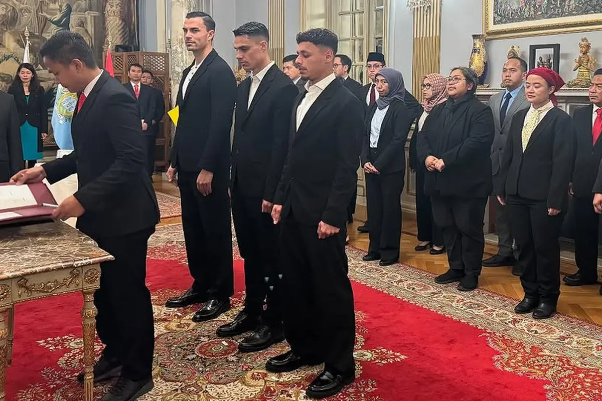 Emil Audero, Dean James, dan Joey Pelupessy dilantik sebagai Warga Negara Indonesia (WNI) oleh Kementerian Hukum (Kemenkum) RI di Kedutaan Besar Republik Indonesia (KBRI) di Roma, Italia.