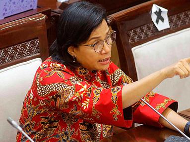 Menteri Keuangan Sri Mulyani Indrawati mengikuti rapat kerja dengan Komisi XI DPR di Kompleks Parlemen, Senayan, Jakarta, Rabu (19/1/2022). Rapat kerja tersebut terkait evaluasi APBN tahun 2021 dan Pemulihan Ekonomi Nasional (PEN) 2021 serta rencana PEN 2022. (Liputan6.com/Angga Yuniar)