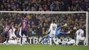 Pemain Barcelona, Sergio Roberto mencetak gol penyeimbang 1-1 ke gawang Real Madrid pada laga pekan ke-26 Liga Spanyol 2022/2023 di Camp Nou, Barcelona, Senin (20/03/2023). Blaugrana menang dengan skor 2-1 pada pertandingan yang bertajuk El Classico tersebut. (AP Photo/Joan Mateu)