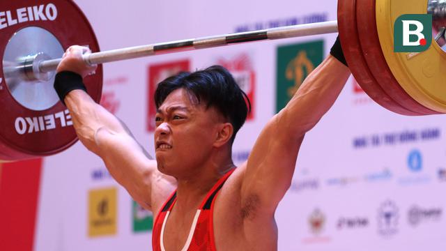 Foto: Tampil Percaya Diri, Rahmat Erwin Abdullah Rebut Emas Angkat Besi di Kelas 73 kg Putra sekaligus Pecahkan Rekor SEA Games