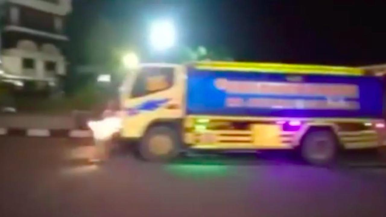 Tertabrak truk (Tangkapan layar video Instagram @agoezbandz4)