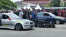 Dua mobil BMW melaju di arena balapan pada Indonesian Bimmerfest 2018 di Semarang, Jawa Tengah, Minggu (18/11). Kegiatan tahunan yang diikuti 1000 anggota dari berbagai kota diselenggarakan BMW Car Clubs Indonesia. (Liputan6.com/HO/Doni)