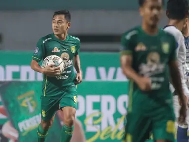 Ketajaman pemain lokal di BRI Liga 1 musim 2021/2022 mampu ditampilkan oleh striker naturalisasi Ilija Spasojevic. Ia menjadi pemain lokal tertajam sekaligus mampu menyabet gelar top skor menyisihkan para legiun asing. Pemain lokal lainnya? simak uraiannya. (Bola.com/Bagaskara Lazuardi)