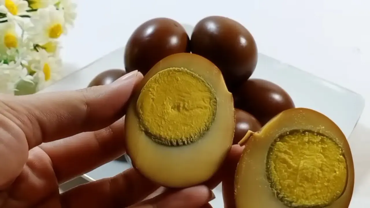Cara Masak Telur Bacem Lezat dan dengan Warna Coklat