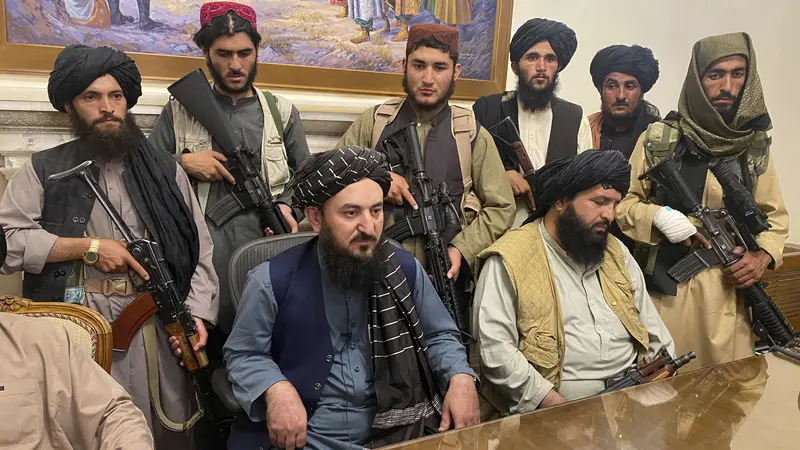 FOTO: Taliban Duduki Istana Kepresidenan Afghanistan