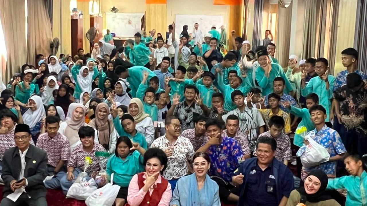 Sebanyak 600 paket bantuan sembako gratis disalurkan untuk sejumlah komunitas penyandang disabilitas di wilayah Jakarta Utara.