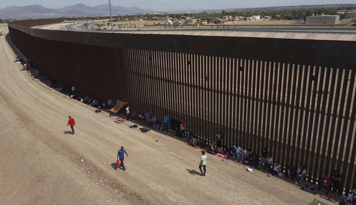 Pasukan itu akan menambah pengerahan sekira 2.500 pasukan Garda Nasional ke perbatasan. (AP Photo/Christian Chavez)