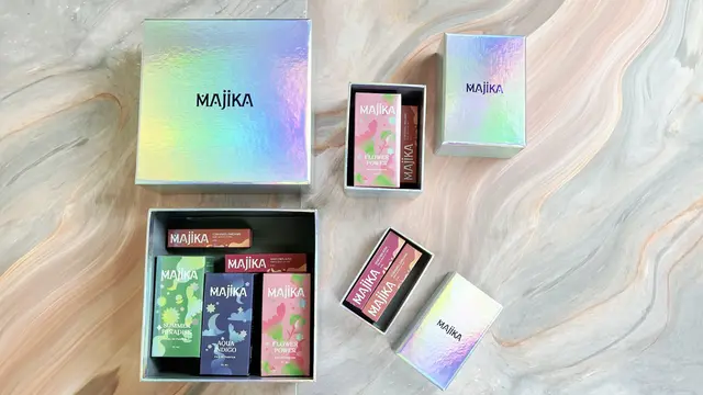 MAJIKA.