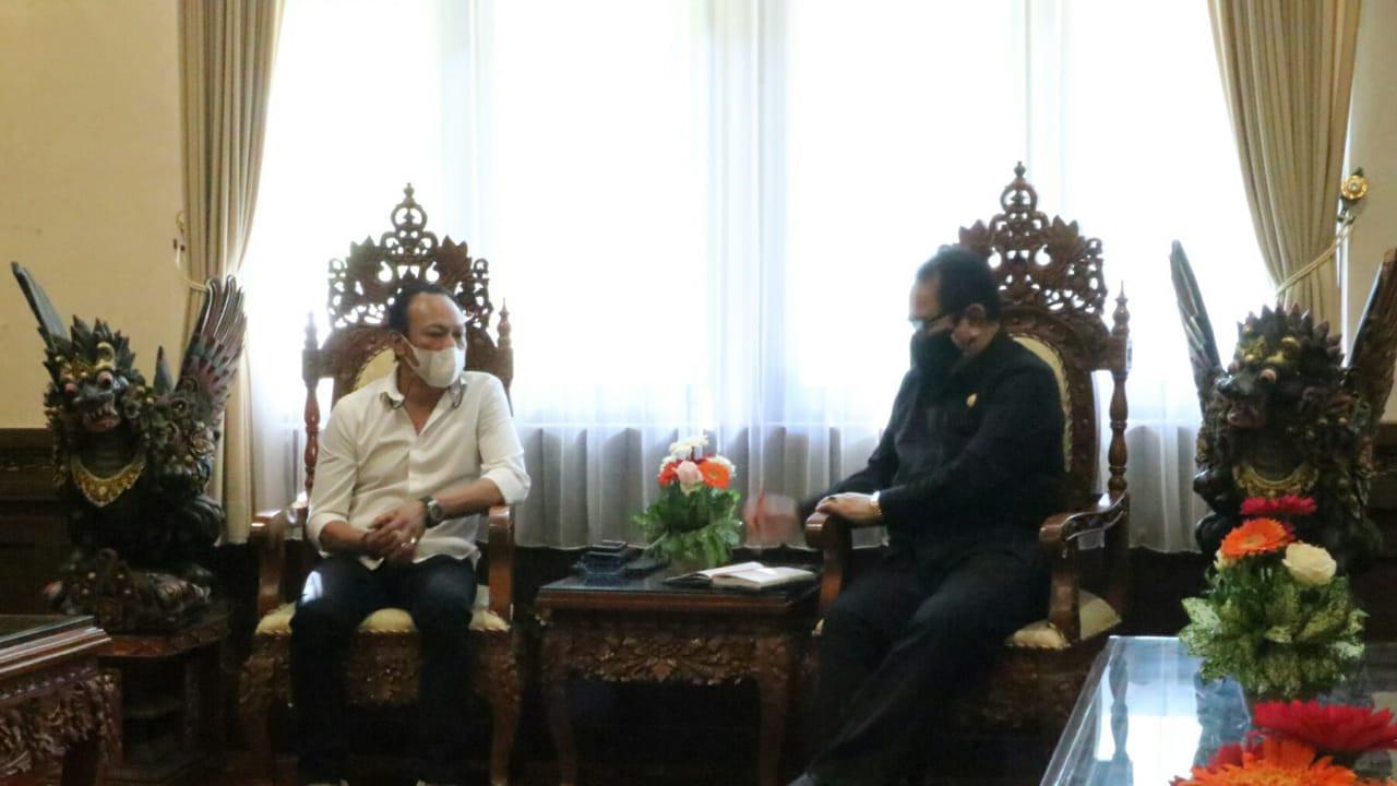 Wagub Bali Terima Kedatangan Komunitas Bali Cycling Maraton di Ruang Kerjanya