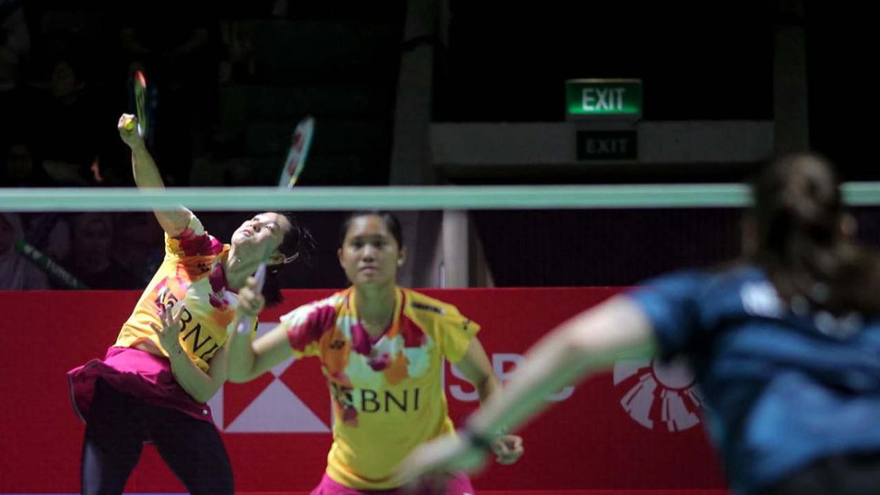 Ganda putri Indonesia, Lanny Tria Mayasari/Ribka Sugiarto tampil solid dalam pertandingan melawan wakil Belanda, Debora Jille/Cheryl Seinen di perempat final Indonesia Masters 2024 di Istora Gelora Bung Karno, Senayan, Jakarta, Jumat (26/1/2024). Foto: Bo