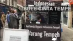 Ia membuat sendiri tempe yang menurutnya berkualitas baik dan pantas diperkenalkan ke warga Inggris.