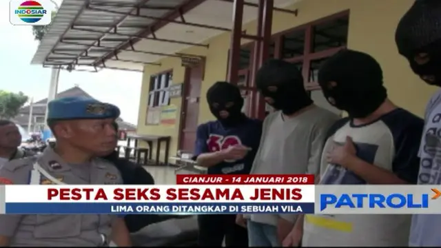 Pesta seks sesama jenis dibongkar aparat kepolisian di sebuah villa di Cipanas, Puncak, Jawa Barat, Minggu, 14 Januari 2018.