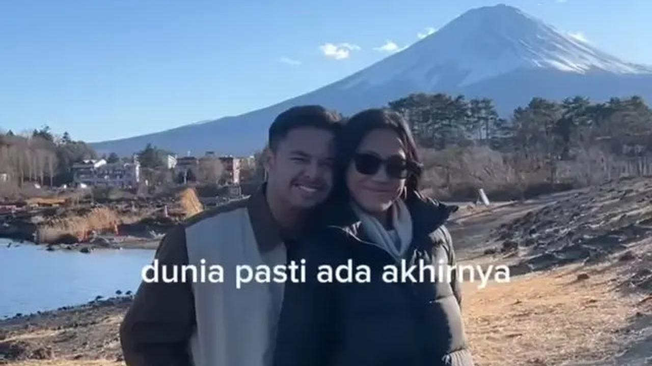 8 Potret Nadhif Basalamah Lamar Taska Amani Berlatar Gunung Fuji, Romantis