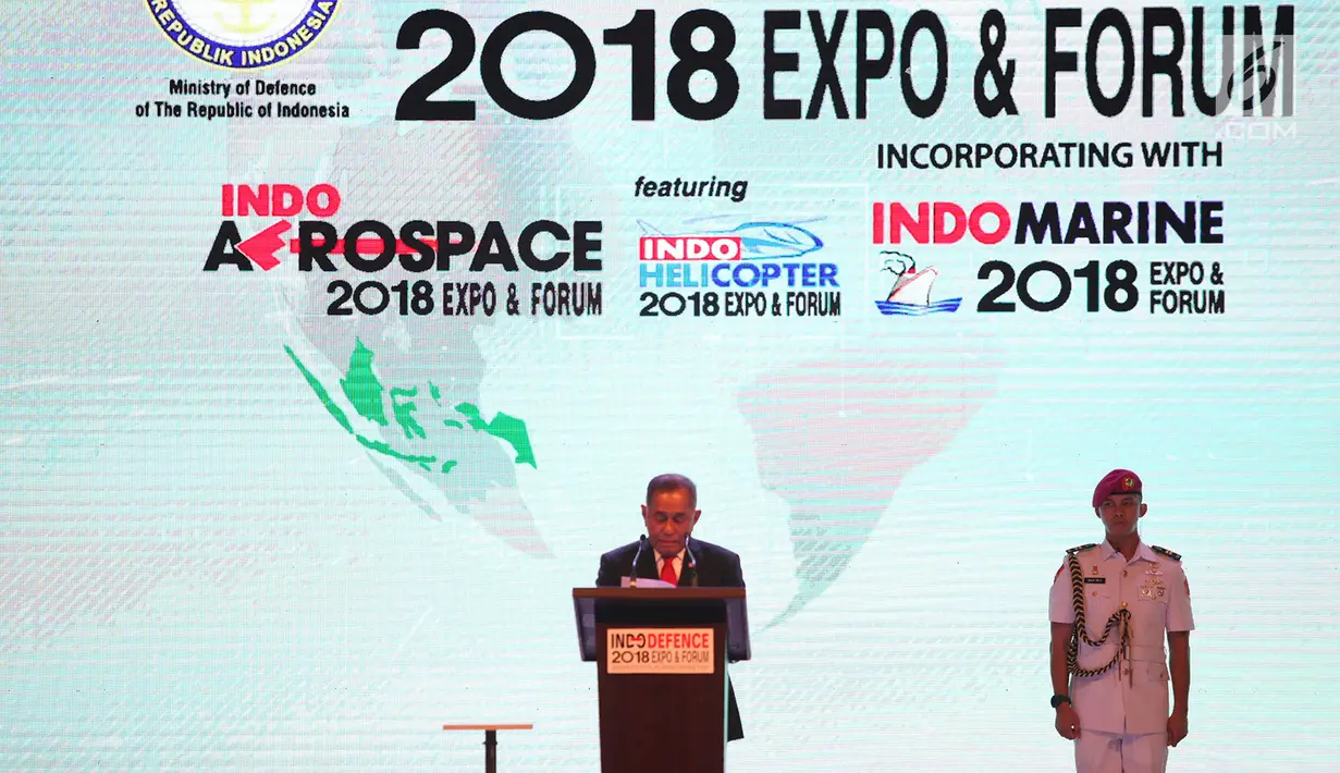 Menteri Pertahanan Ryamizard Ryacudu memberi sambutan saat pameran Indo Defence 2018 di Jakarta Rabu (7/11). Pameran ini menjadi ajang promosi bisnis dan alih teknologi bagi industri pertahanan Indonesia dan dunia. (Merdeka.com/Imam Buhori)