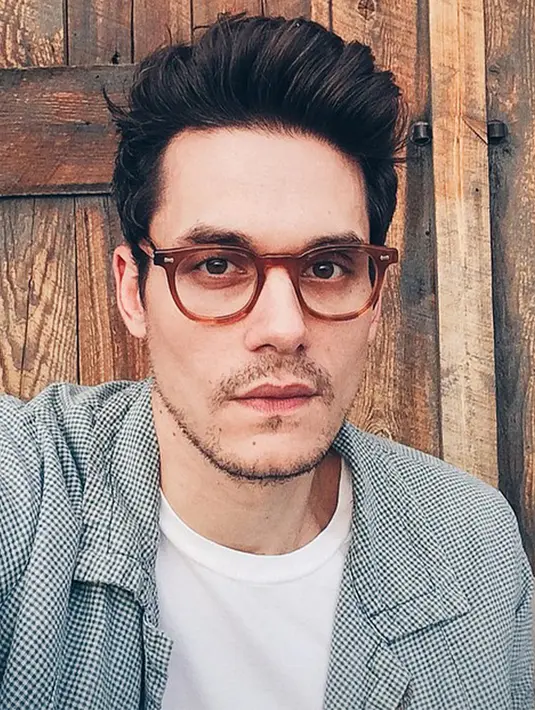 Menginjak usianya yang 42 tahun, kharisma John Mayer gak pernah lekang oleh waktu. (Liputan6.com/IG/@johnmayer)