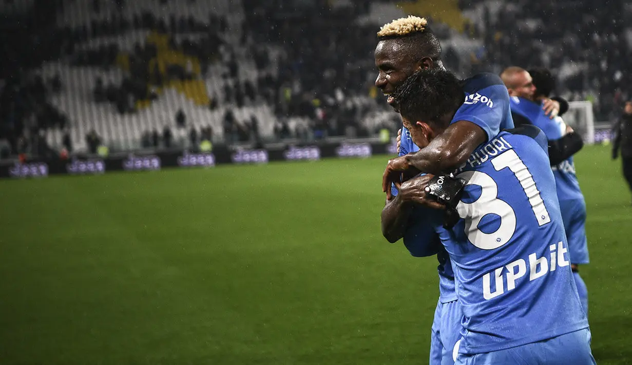 <p>Napoli selangkah lagi memastikan diri mengunci Scudetto setelah menang tipis 1-0 atas tuan rumah Juventus berkat gol menit akhir. (Marco Alpozzi/LaPresse via AP)</p>