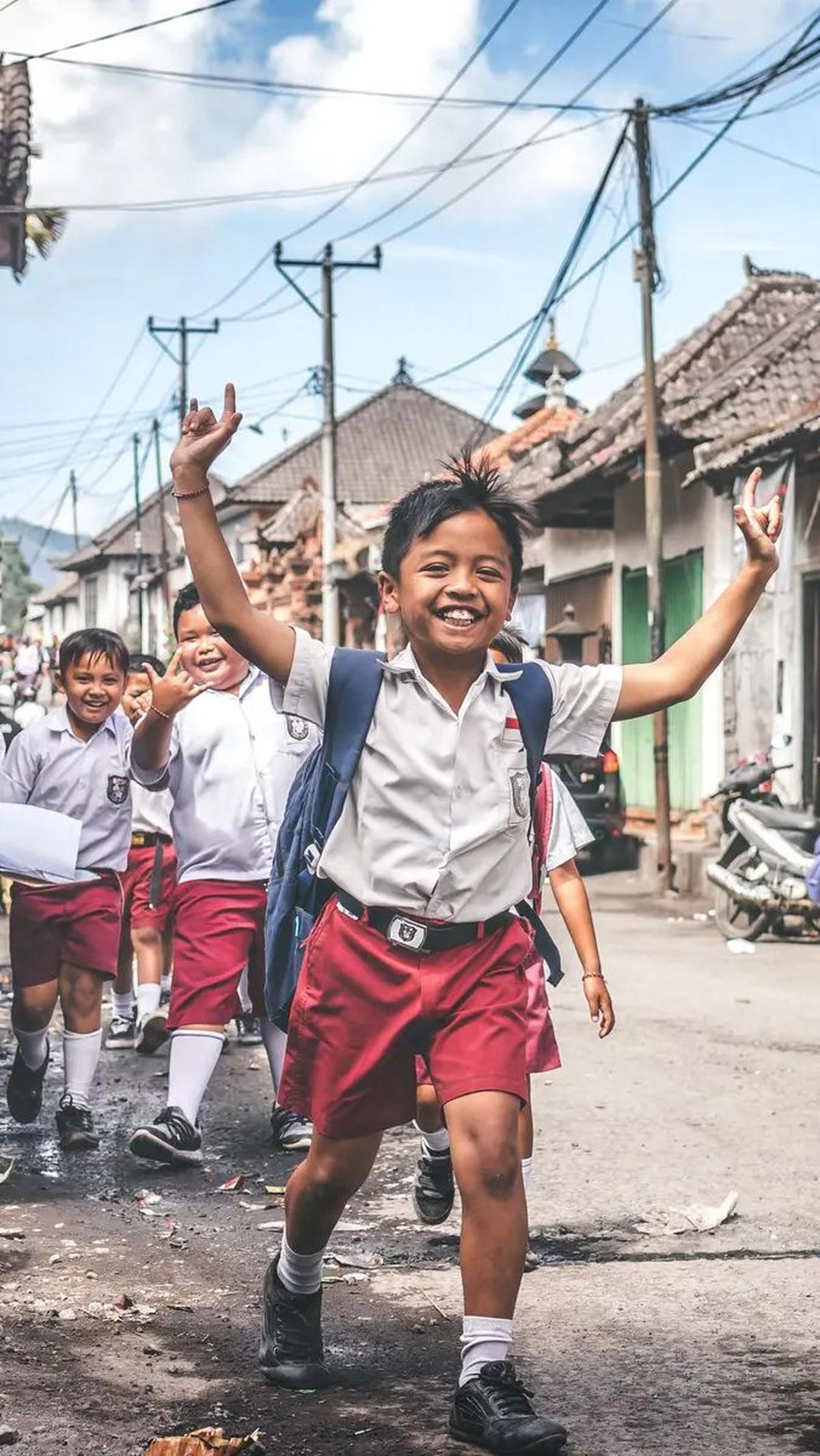 6.	“Happiness is making the most of what you have, and riches is making the most of what you’ve got.” -Rosamunde Pilcher, 'The Shell Seekers' (“Kebahagiaan adalah memanfaatkan apa yang Anda miliki, dan kekayaan adalah memanfaatkan apa yang Anda mi