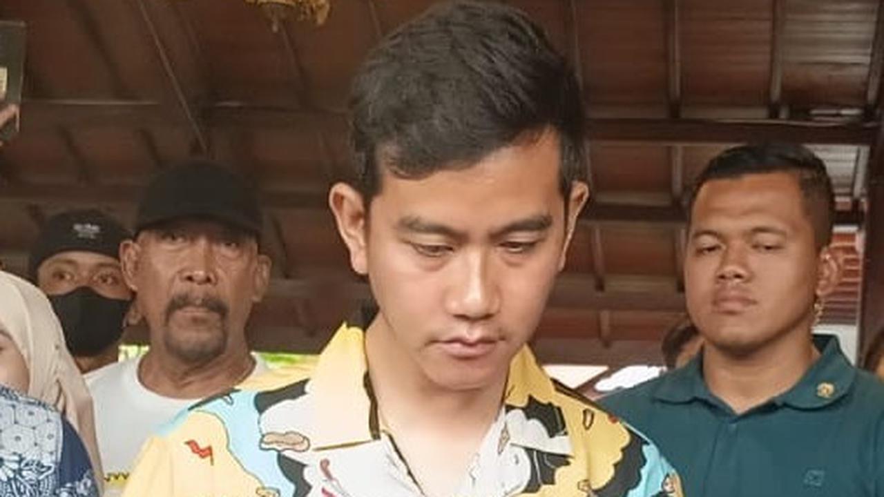 VIDEO: Ekspresi Datar Gibran Tanggapi Gugatan Almas Tsaqibbirru ke PN Surakarta