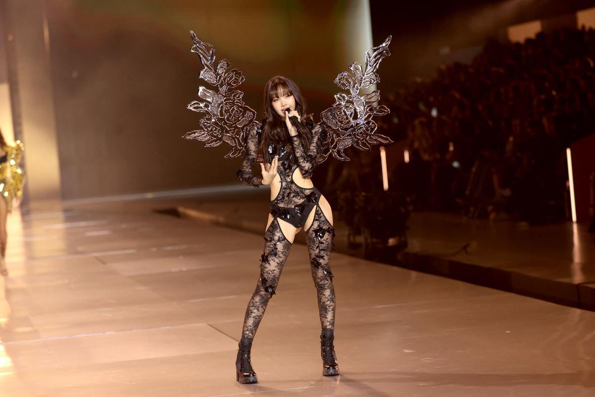 Lisa BLACKPINK di Victoria's Secret Fashion Show 2024