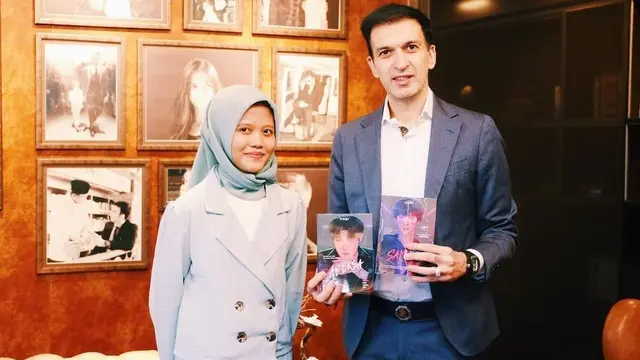 Manoj Punjabi bertemu penulis dengan nama pena MartabakKolor atau ItaKrn. (Foto: Instagram @manojpunjabimd)