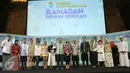 Sejumlah artis pendukung yang akan meramaikan Ramadan Penuh Berkah di Indosiar melakukan pose bersama usai menggelar jumpa pers, Jakarta, Jumat (20/05). (Liputan6.com/Herman Zakharia)