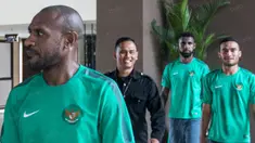 Kapten Timnas Indonesia, Boaz Solossa, dan kawan-kawan dilarang berbicara kepada wartawan saat berada di Hotel Aston Sentul, Jawa Barat, Rabu (14/12/2016). Indonesia akan menghadapi Thailand pada final Piala AFF. (Bola.com/Vitalis Yogi Trisna)
