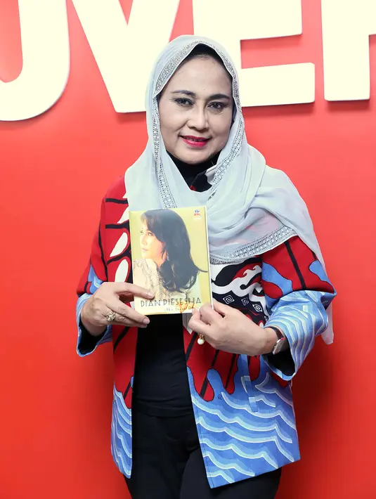 Dian Piesesha ditemui di peluncuran album barunya, di kantor Guvera Indonesia, Rabu (6/4/2016),mengaku selama ini banyak manggung di luar daerah termasuk menghibur warga Indonesia yang ada di Malaysia dan Singapura. (Nurwahyunan/Bintang.com)
