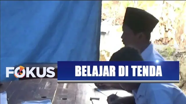 Proses belajar mengajar di SDN 2 Kadupandak terganggu akibat pergerakan tanah yang membuat gedung sekolah retak.