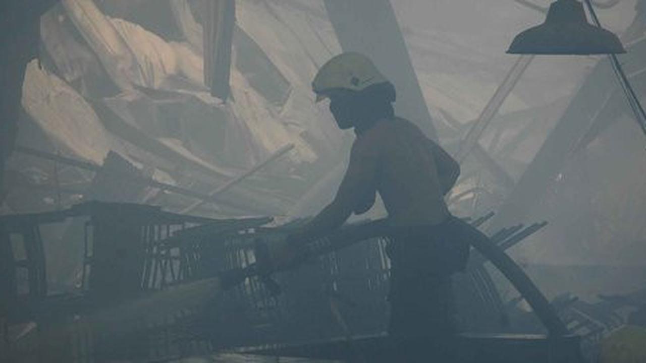 Asap mengepul di Mal Pekanbaru, pengunjung dan karyawan panik