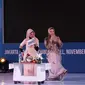 Dewi Sandra saat mengisi talkshow di Indonesia Halal Expo (Indhex) 2018 di kawasan Gatot Subroto, Jakarta Pusat, 1 November 2018. (Liputan6.com/Asnida Riani)