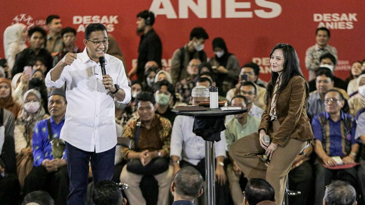 Calon presiden nomor urut 1, Anies Baswedan berdialog dengan tenaga kesehatan dalam program kampanye 'Desak Anies' di Jakarta, Kamis (18/1/2024). Anies Baswedan dijadwalkan melaksanakan sejumlah agenda pada&nbsp;kampanye hari ke-52 di Jakarta. Salah satun