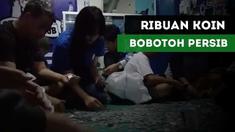 Puluhan ribu uang koin dikumpulkan Bobotoh Persib Bandung untuk membayar sanksi yang dijatuhkan PSSI.