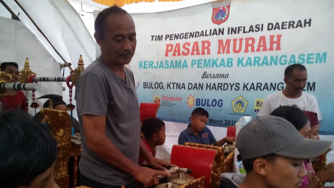 latihan gamelan di pengungsian