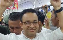 Potret Anies Naik KRL dari Bogor Menuju Jakarta, Berdesakan Bareng Warga di Jam Pulang Kerja
