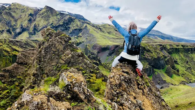 Mendaki Gunung - Vania