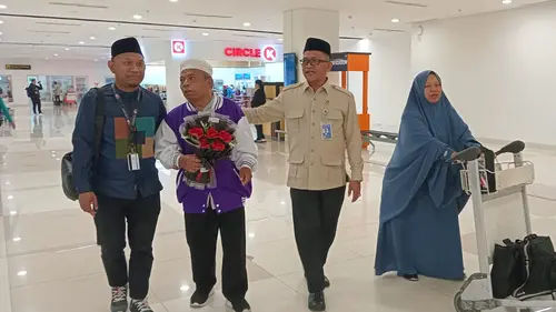 Pulang dari Tanah Suci, Jemaah Haji Asal Bone Bisa Jalan Kembali