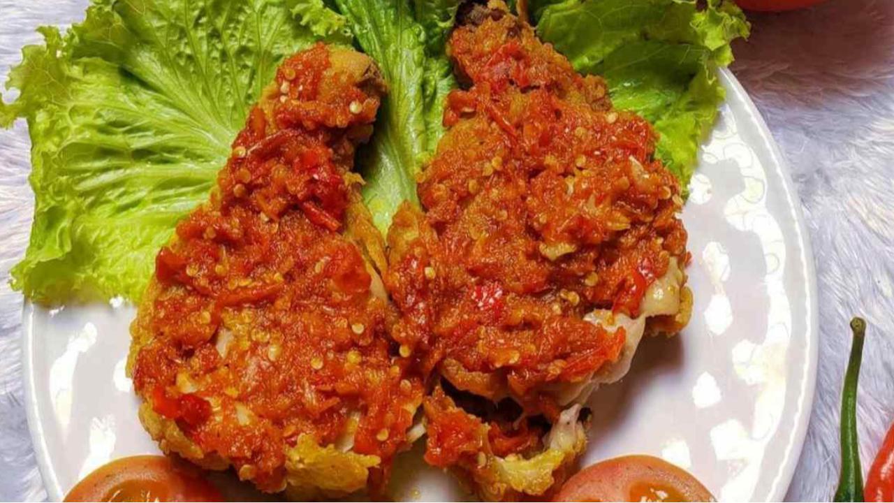 Berapa Kalori dan Nutrisi dari Seporsi Ayam Geprek dengan Nasi? Kalori yang Perlu Diwaspadai dalam Setiap Suapan